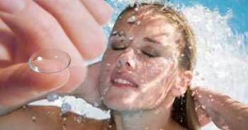 Μπορεί να χρησιμοποιηθεί το νερό ως διάλυμα φακών επαφής;