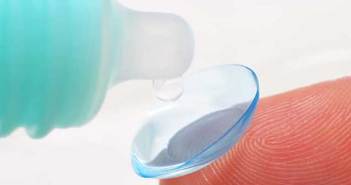 Ποιο διάλυμα καθαρισμού των φακών επαφής είναι το καλύτερο;