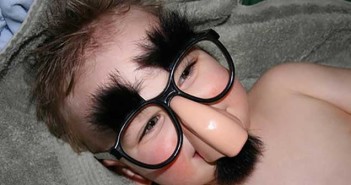 Να γιατί ορισμένοι άνθρωποι προτιμούν τα περίεργα γυαλιά ηλίου και οράσεως