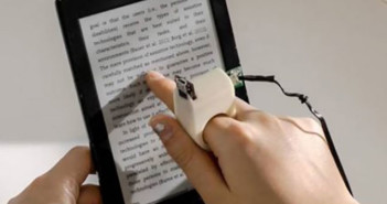 Το έξυπνο δαχτυλίδι για τυφλούς που μετατρέπει το κείμενο σε ήχο