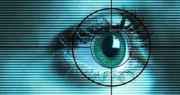 Κατάφερε να δει ξανά μετά από μεταμόσχευση βιονικού ματιού