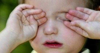 Τι πρέπει να κάνεις κάθε φορά που ερεθίζονται τα μάτια του παιδιού σου