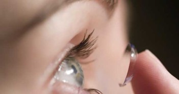 Να τι πρέπει να προσέχουν το καλοκαίρι όσοι φορούν φακούς επαφής