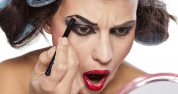 Τα λάθη στο μακιγιάζ ματιών που μας κάνουν να φαινόμαστε μεγαλύτερες