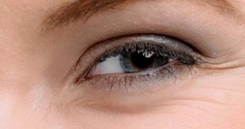 Εξαφανίστε τις ρυτίδες κάτω από τα μάτια με την απόλυτη μάσκα ματιών