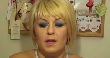 Τέλειο βραδινό μακιγιάζ ματιών με μπλε σκούρα σκιά ματιών