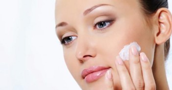 Μάθε πώς να κάνεις ντεμακιγιάζ ματιών… χωρίς προϊόντα ντεμακιγιάζ