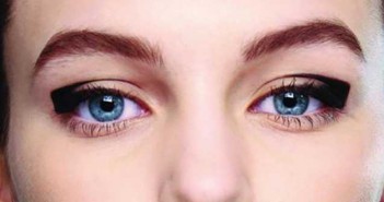 Μακιγιάζ ματιών: Κάντε τέλεια γωνία με τη βοήθεια ενός χαρτιού