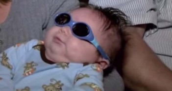 Video: Μωρό γεννήθηκε χωρίς μάτια