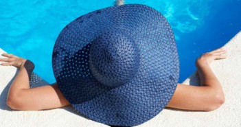 Γιατί τα μάτια μου κοκκινίζουν όταν κάνω μπάνιο στην πισίνα;